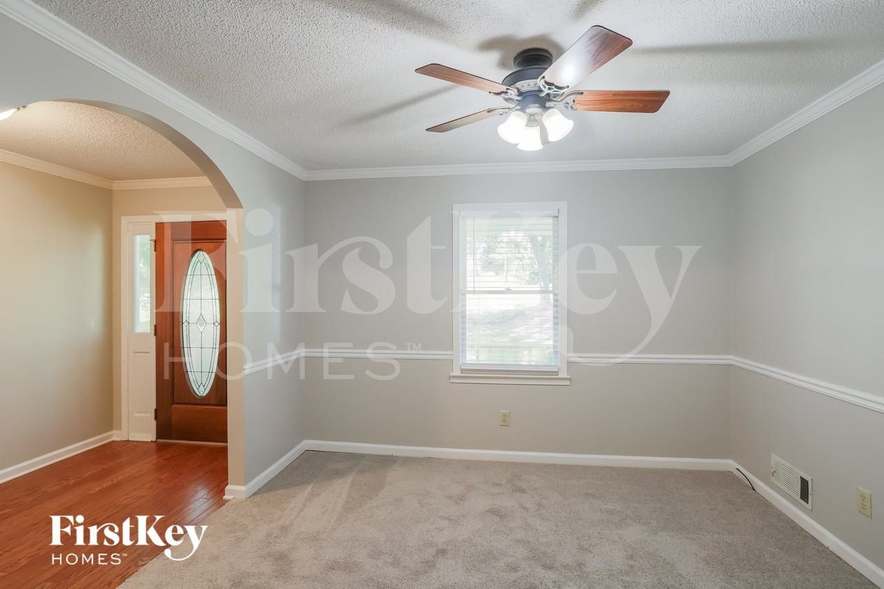 226 David Larsen Dr - Photo 5 of 15