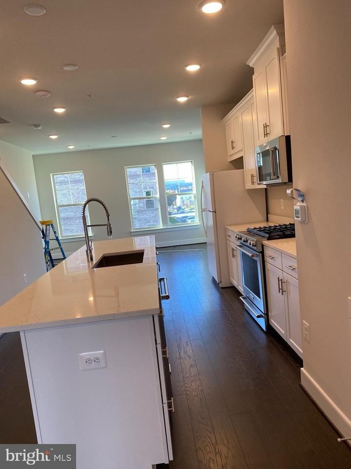 1102 Vermeer Ave - Photo 3 of 13
