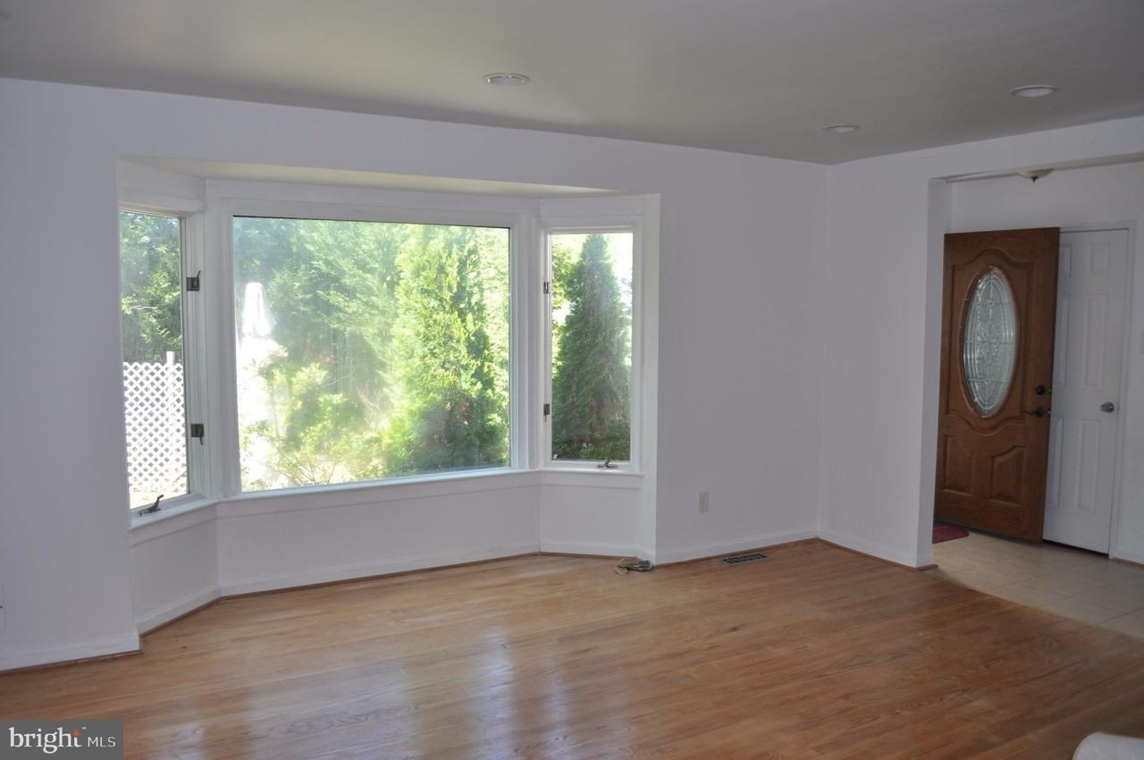 6000 Greentree Rd - Photo 5 of 38