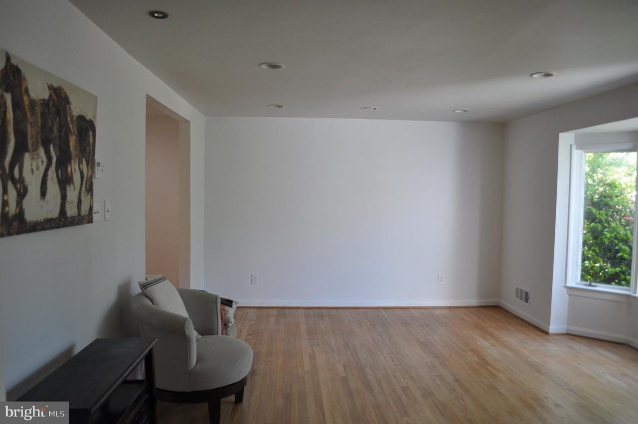 6000 Greentree Rd - Photo 6 of 38