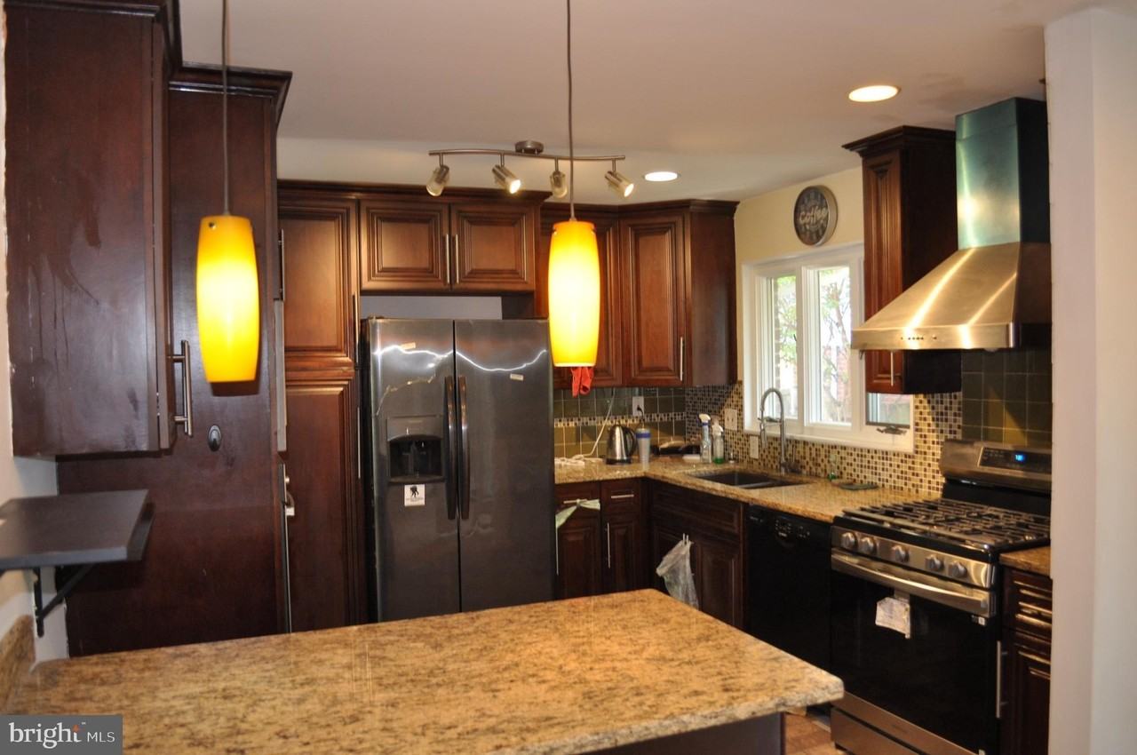 6000 Greentree Rd - Photo 7 of 38
