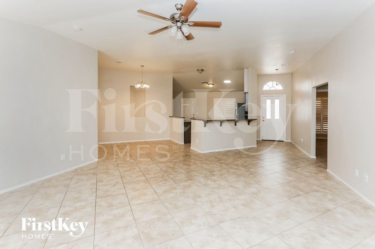 4933 Glenarden Dr - Photo 3 of 15
