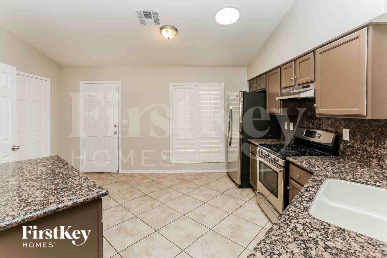 4933 Glenarden Dr - Photo 5 of 15