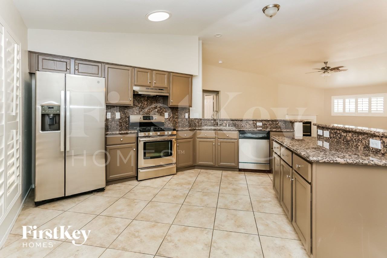 4933 Glenarden Dr - Photo 6 of 15