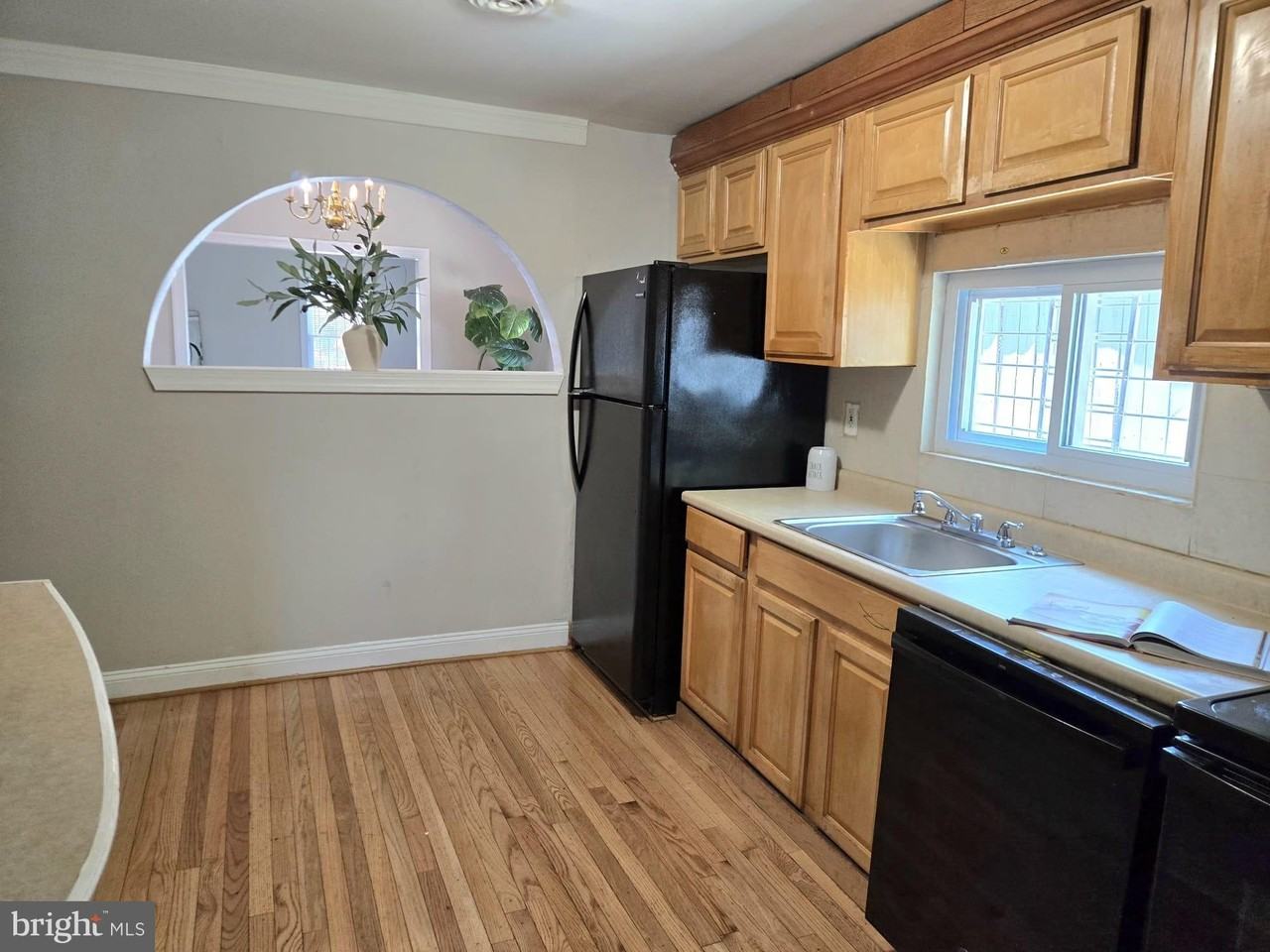 805 Eastern Ave - Photo 3 of 11