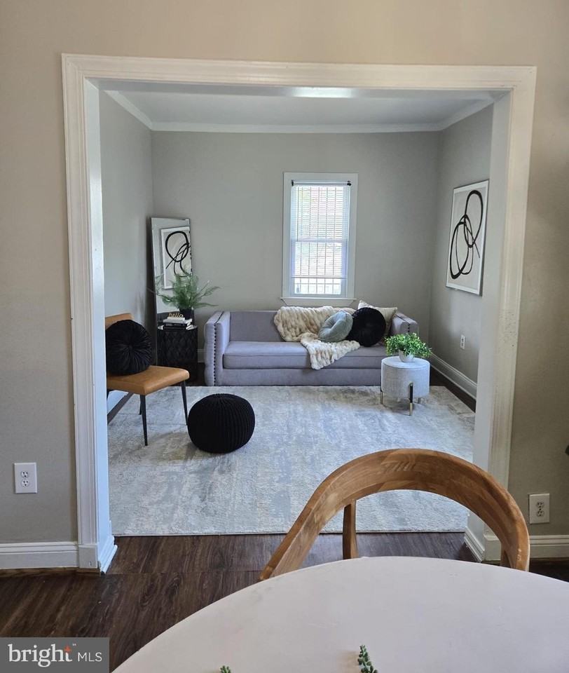 805 Eastern Ave - Photo 5 of 11