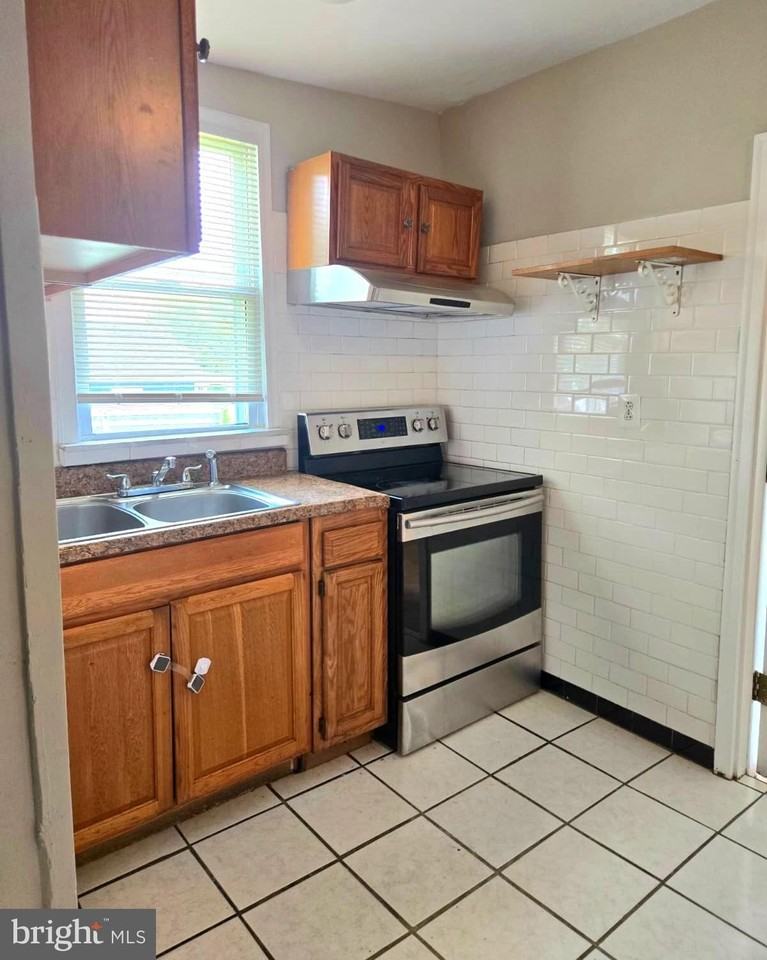 809 Eastern Ave - Photo 4 of 16