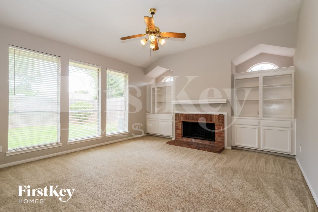 2115 Mercoal Dr - Photo 3 of 19