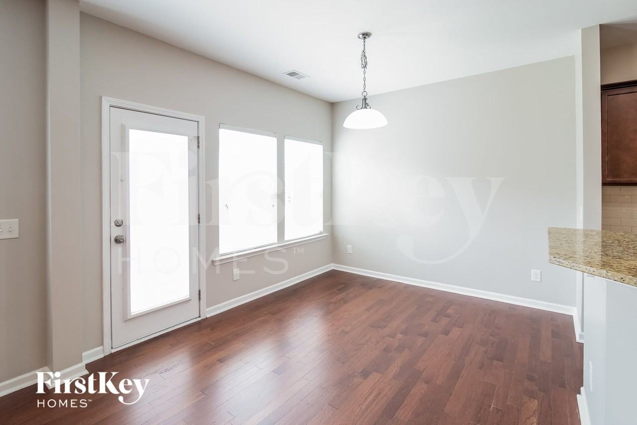 165 Longford Dr - Photo 5 of 15