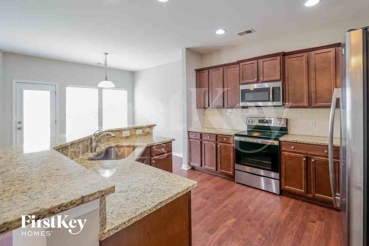 165 Longford Dr - Photo 6 of 15