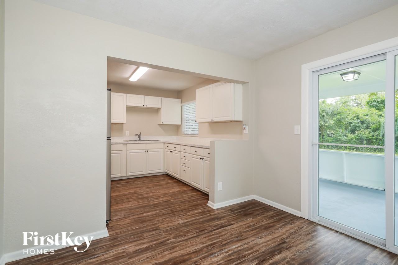 3044 Yanlee Ln - Photo 5 of 15
