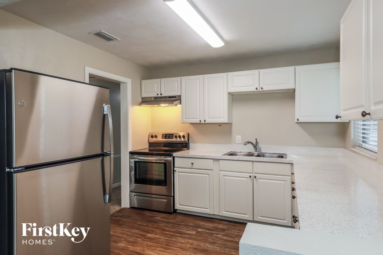 3044 Yanlee Ln - Photo 6 of 15