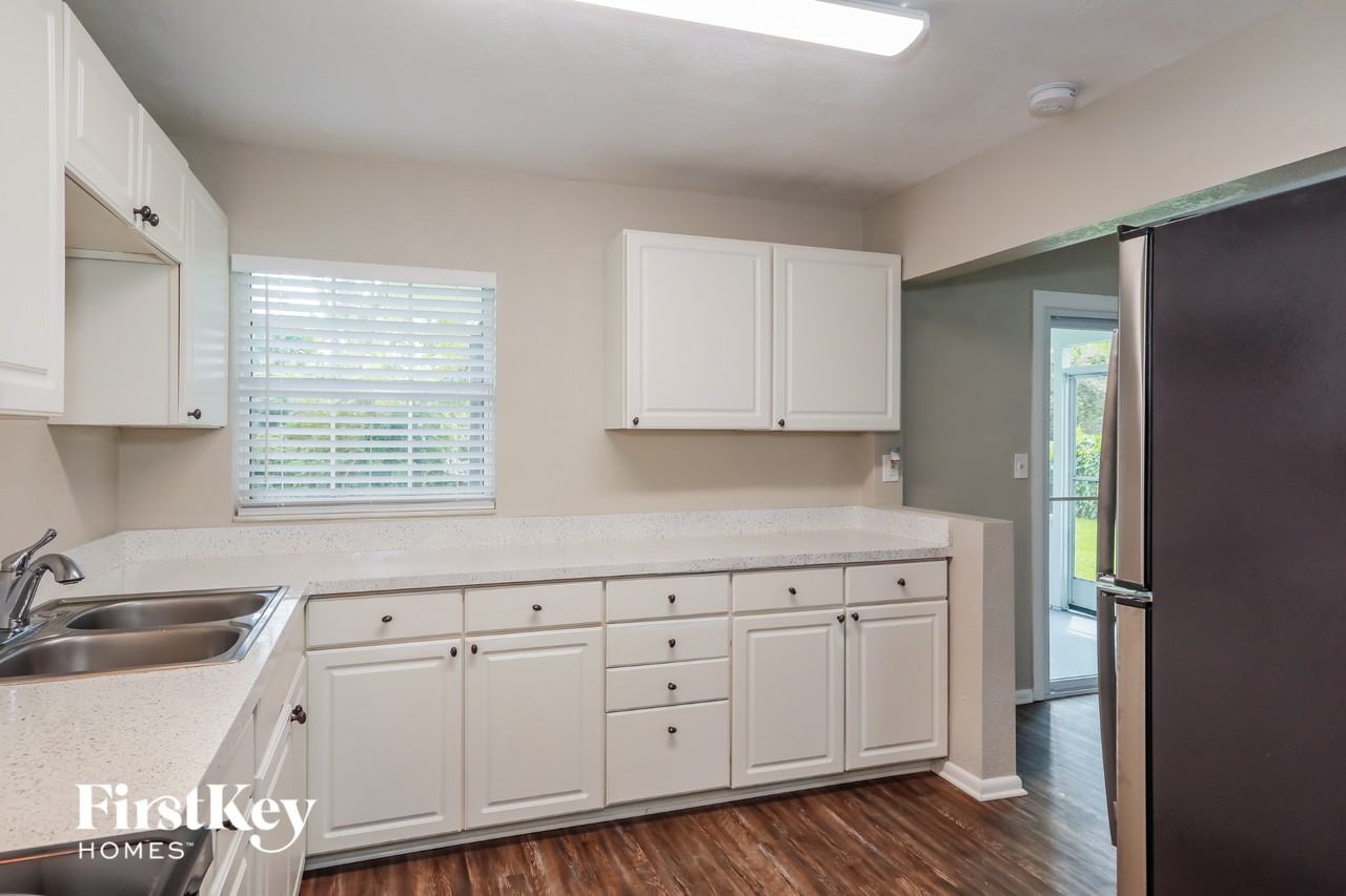 3044 Yanlee Ln - Photo 7 of 15