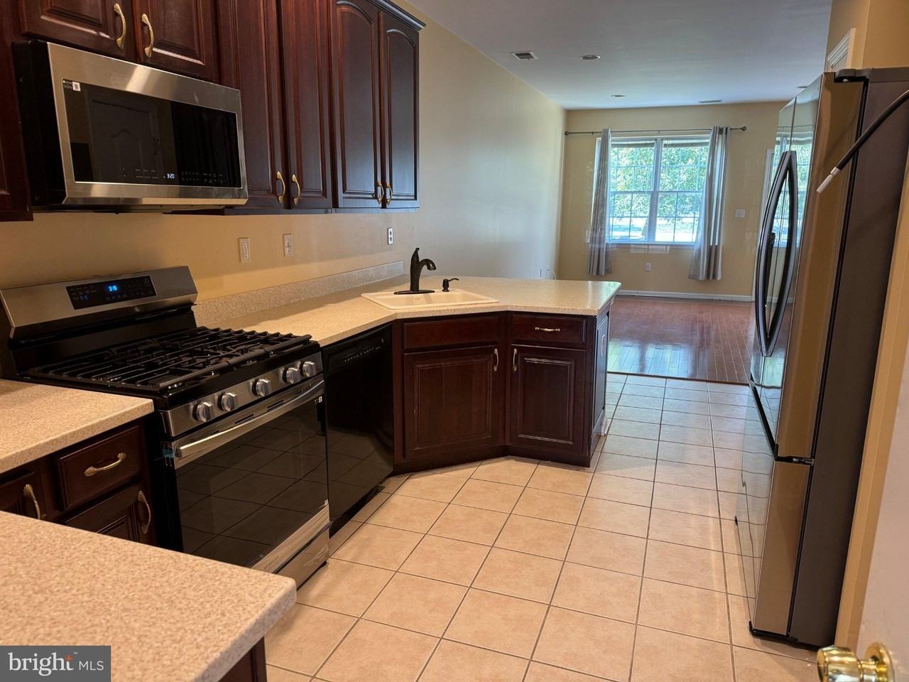 4 Blake Dr - Photo 7 of 21