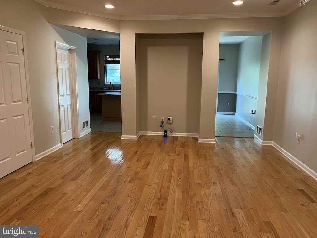 49 Truman Ave - Photo 4 of 31