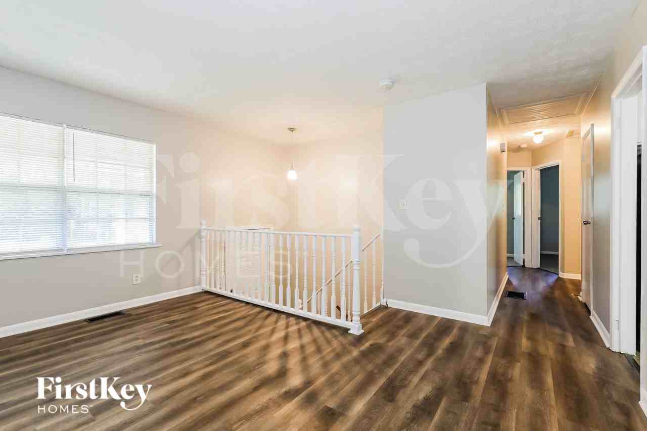 568 Dixon Rd - Photo 6 of 16