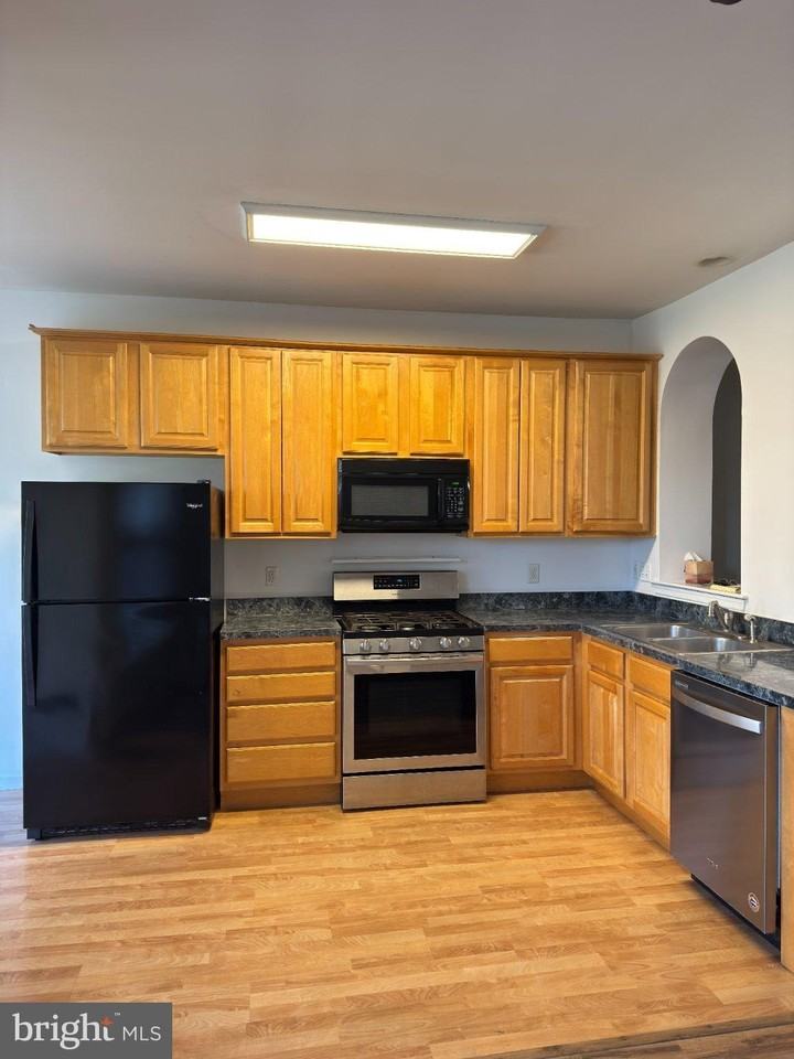 106 Country Ln - Photo 3 of 10
