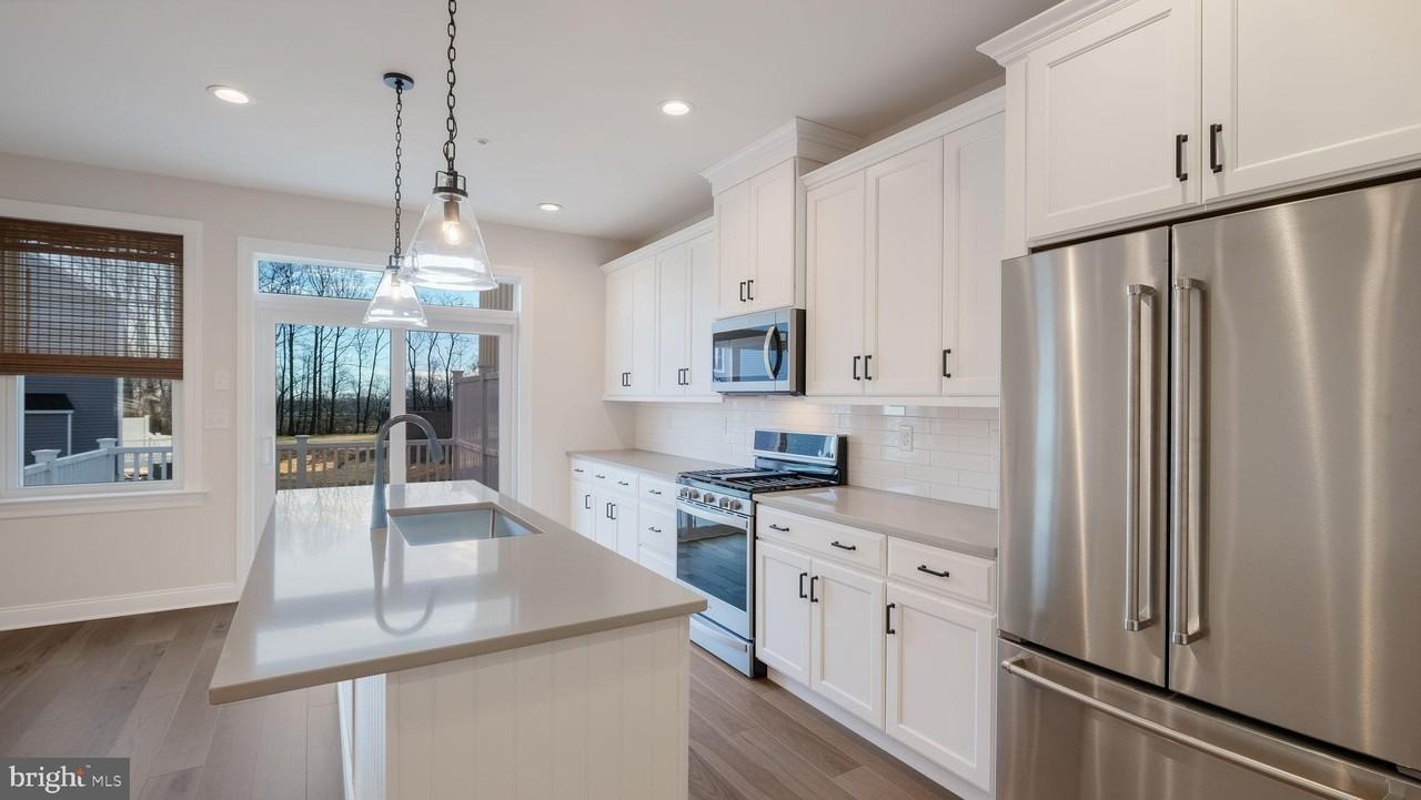 208 Foxhedge Rd - Photo 3 of 29