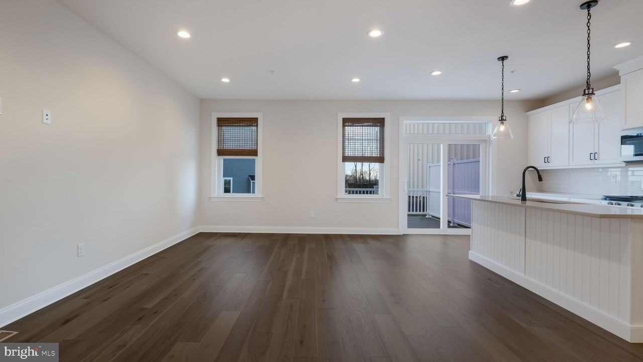 208 Foxhedge Rd - Photo 4 of 29