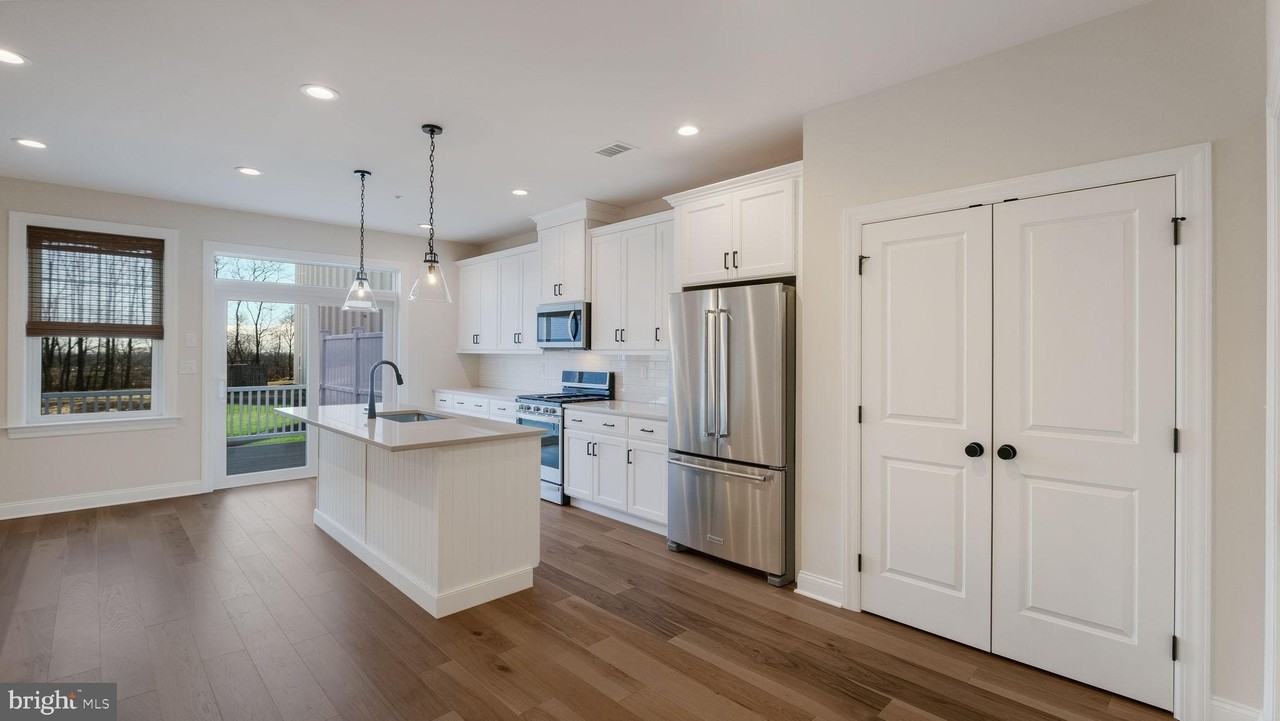 208 Foxhedge Rd - Photo 6 of 29