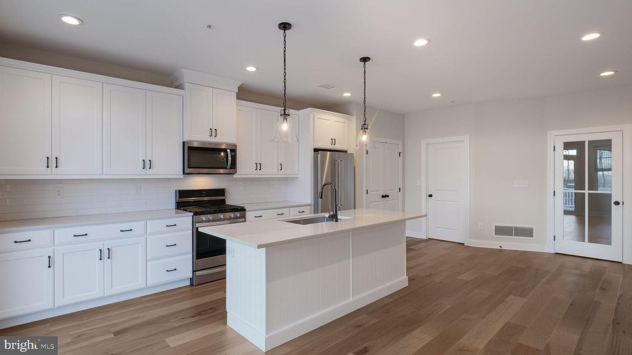 208 Foxhedge Rd - Photo 7 of 29