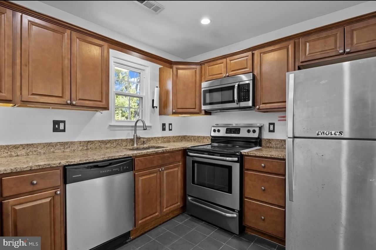 12 Pearl Dr - Photo 4 of 13
