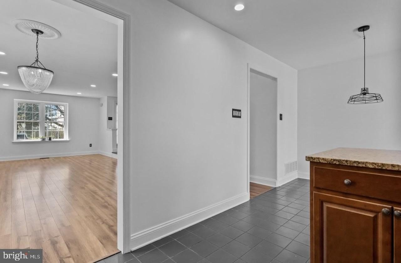 12 Pearl Dr - Photo 7 of 13