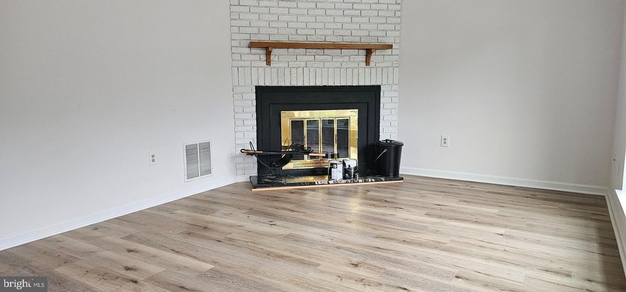 224 Yardley Ct - Photo 3 of 17
