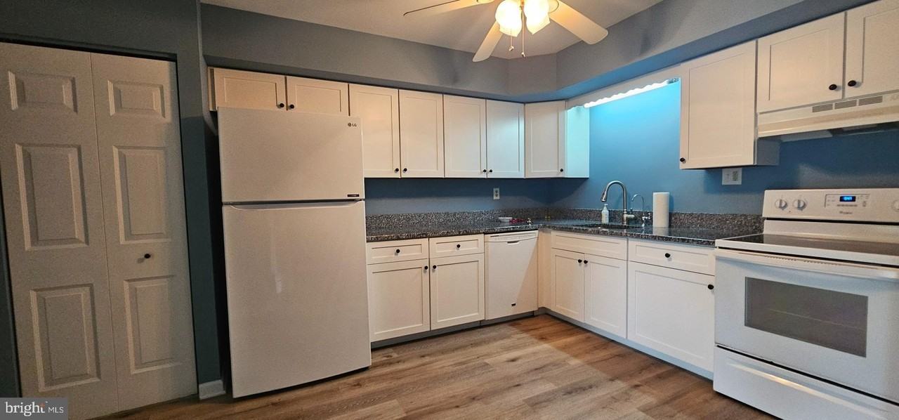 224 Yardley Ct - Photo 5 of 17