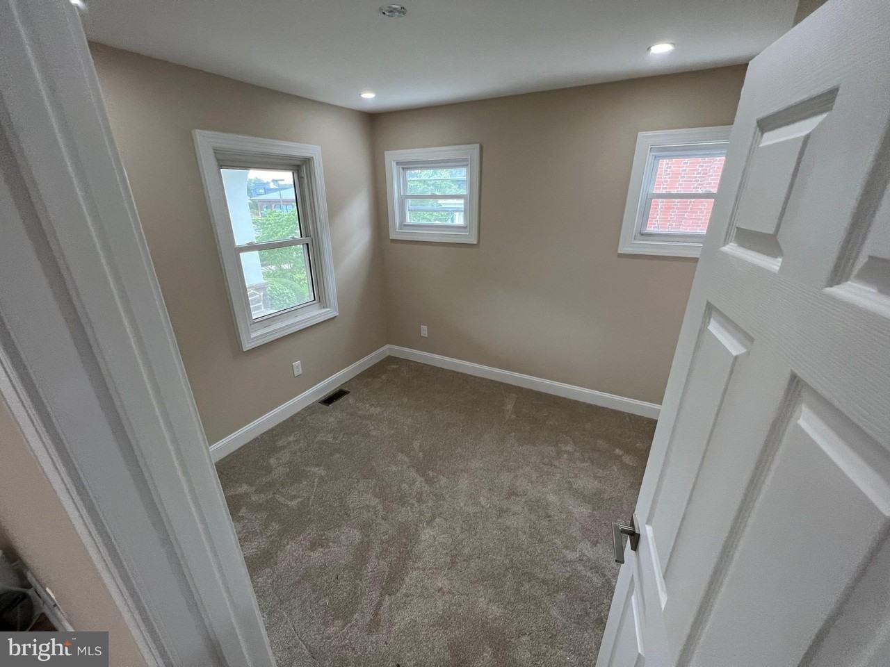 741 Main St - Photo 4 of 13