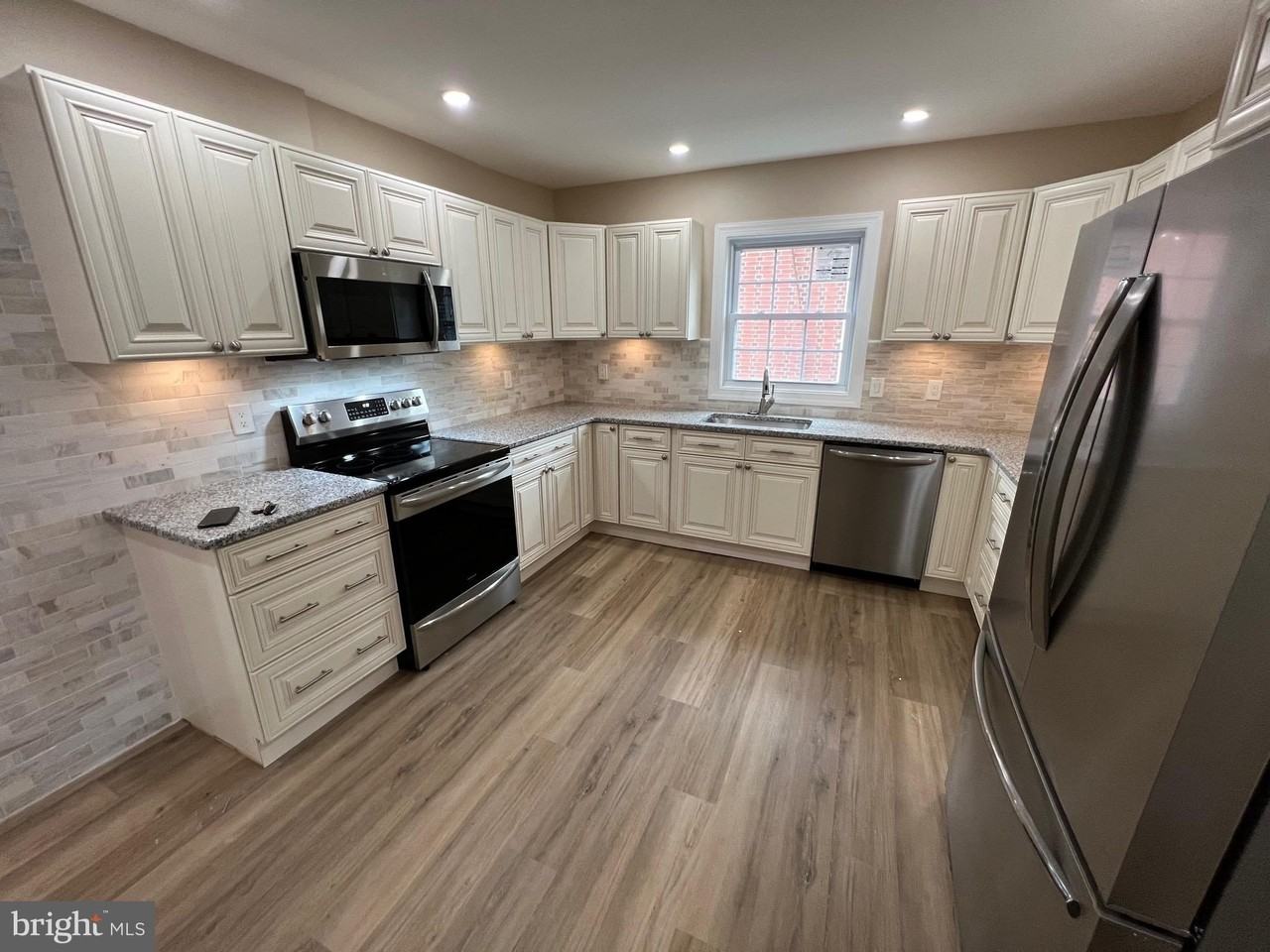 741 Main St - Photo 5 of 13