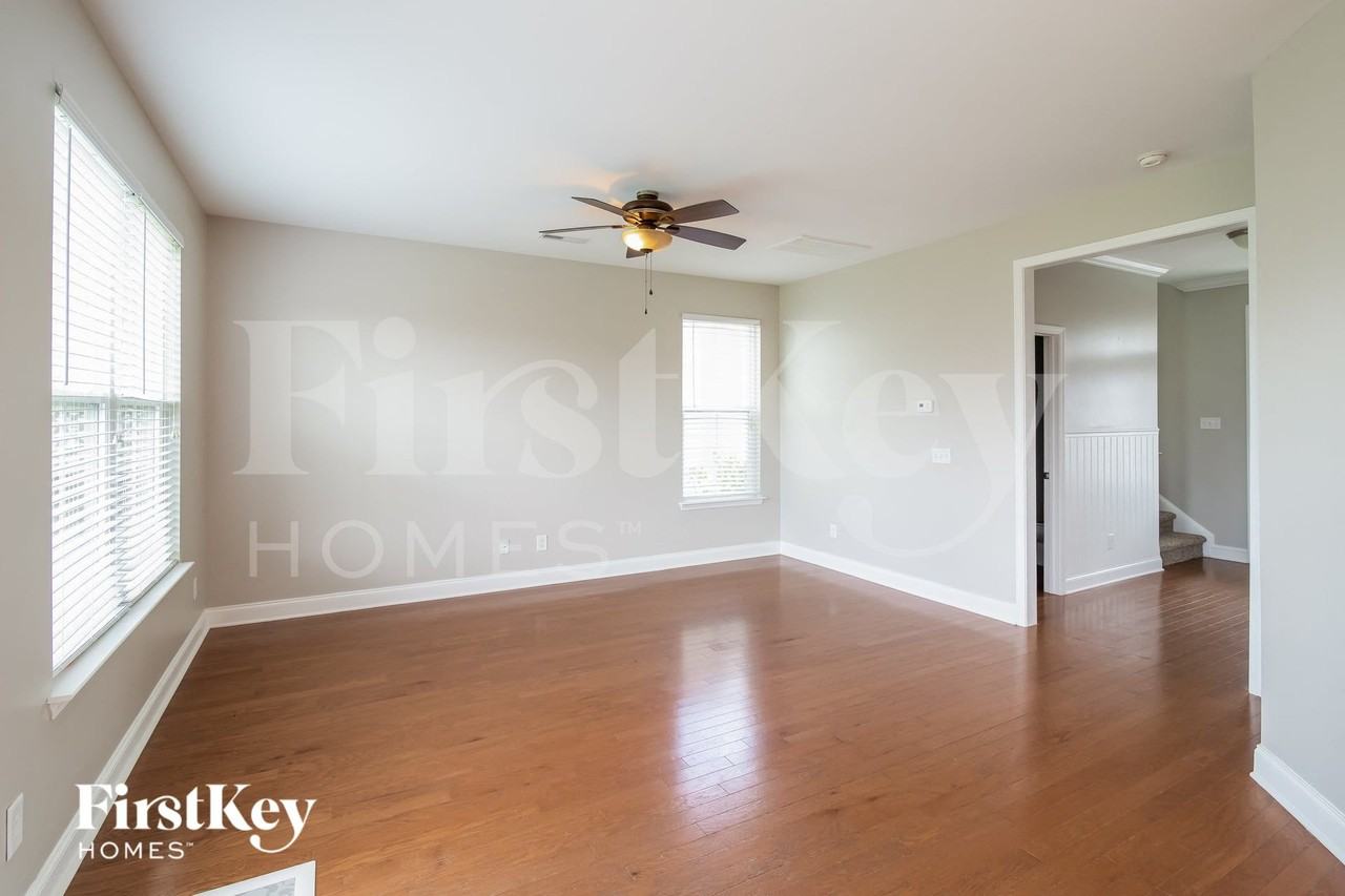 131 Woodbrook Way - Photo 3 of 15