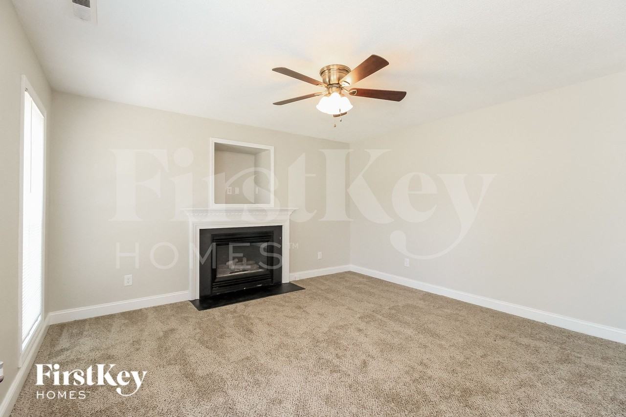 4810 Manteo Ln - Photo 3 of 15