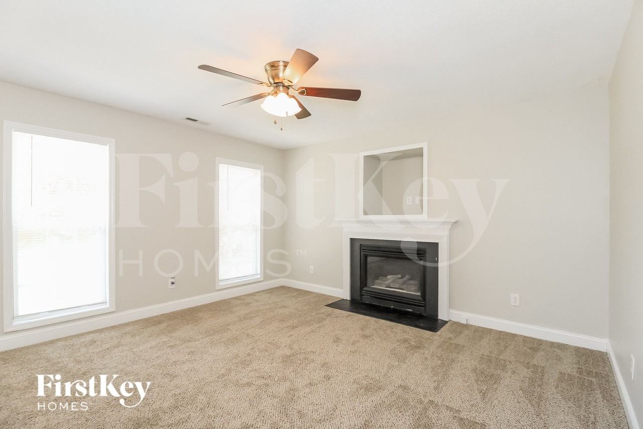 4810 Manteo Ln - Photo 4 of 15