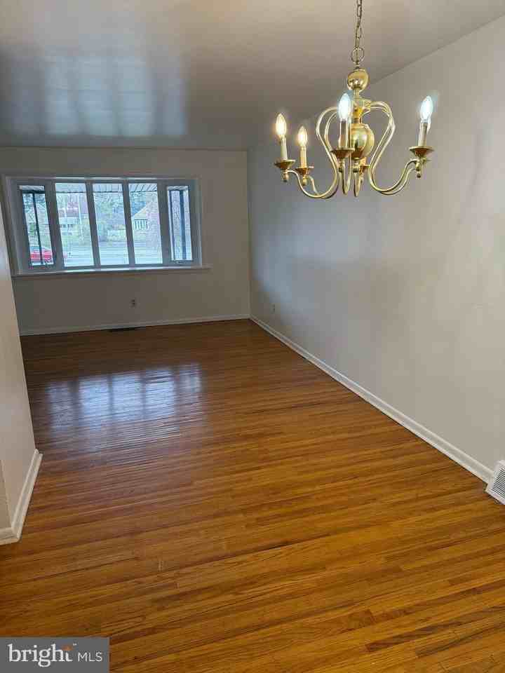 8835 Roosevelt Blvd - Photo 4 of 29