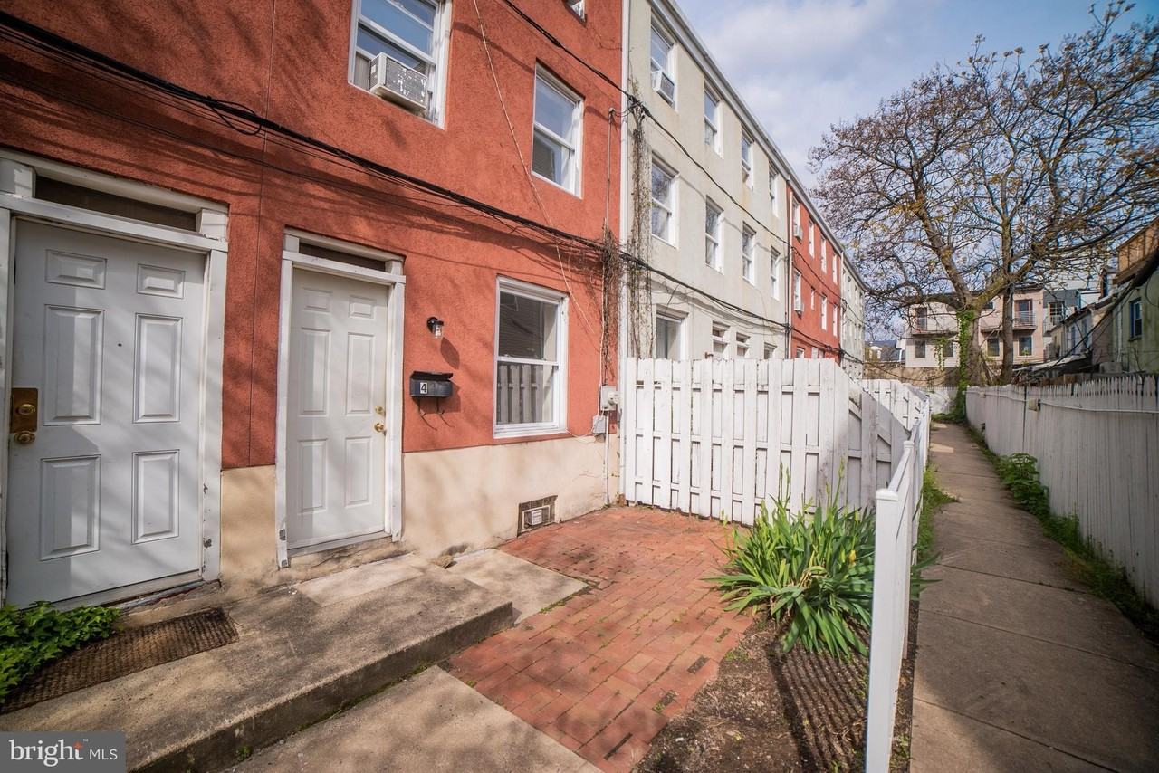 1305 N Lawrence St #8 - Photo 2 of 14