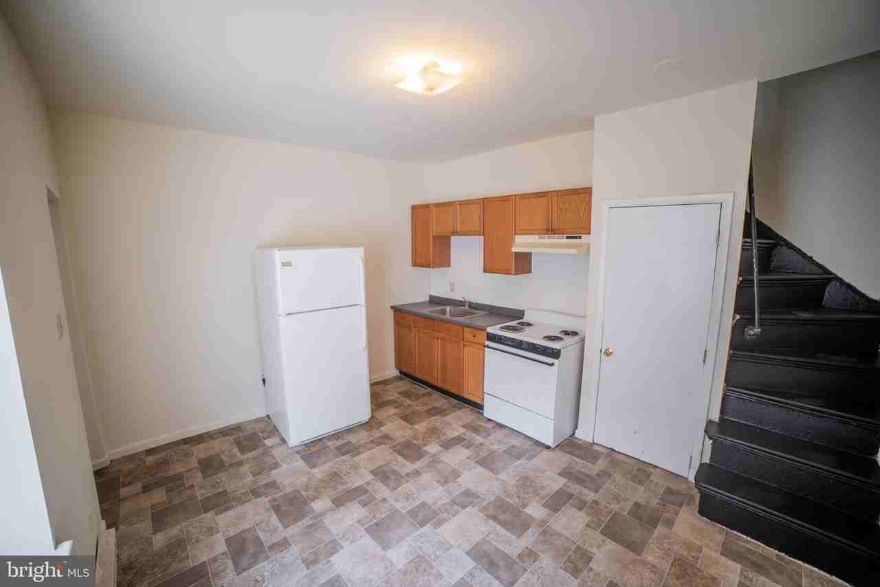 1305 N Lawrence St #8 - Photo 4 of 14