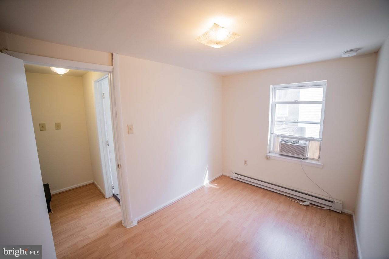 1305 N Lawrence St #8 - Photo 6 of 14