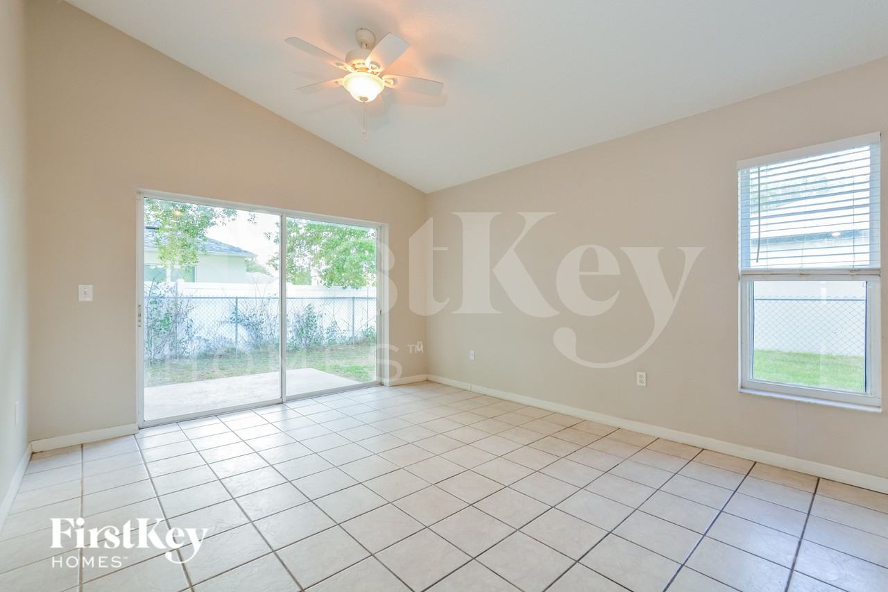 521 Finch Ln - Photo 5 of 16