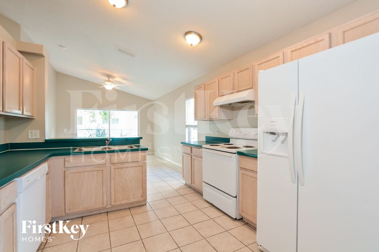 521 Finch Ln - Photo 6 of 16