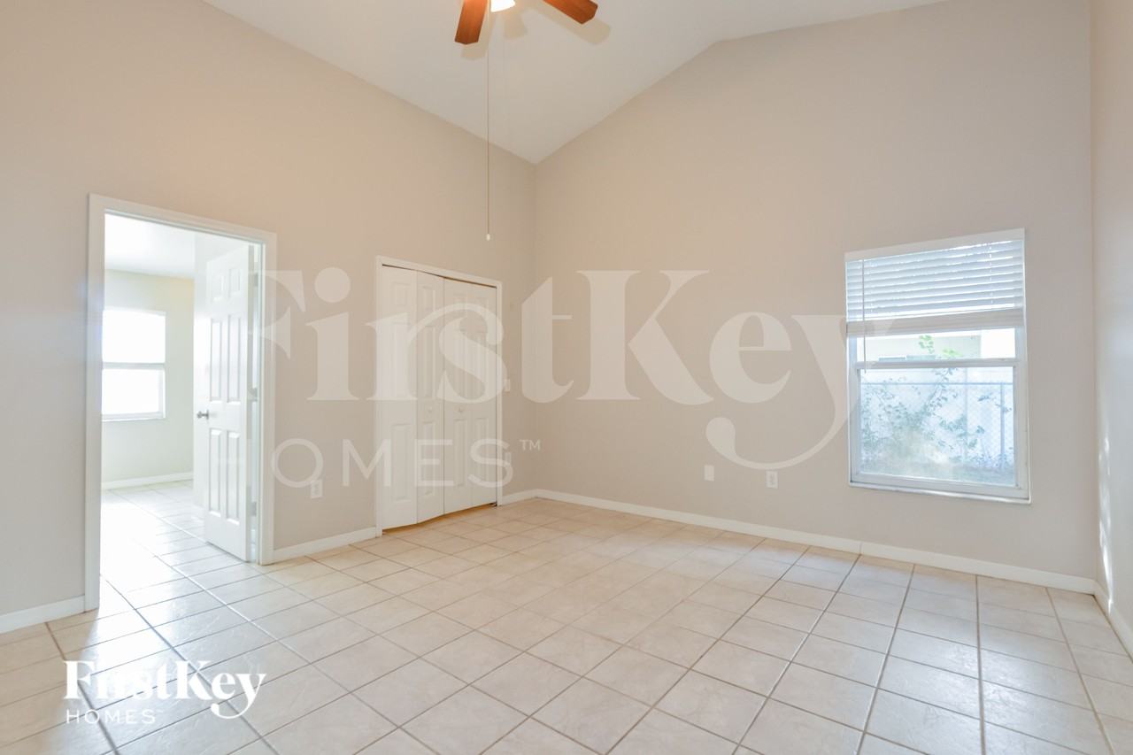 521 Finch Ln - Photo 7 of 16