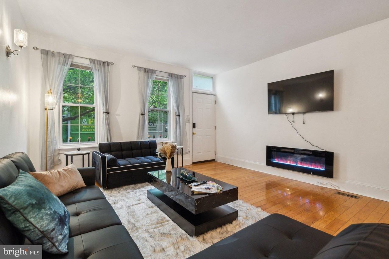 1124 Christian St - Photo 3 of 15