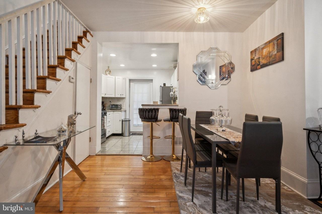 1124 Christian St - Photo 4 of 15