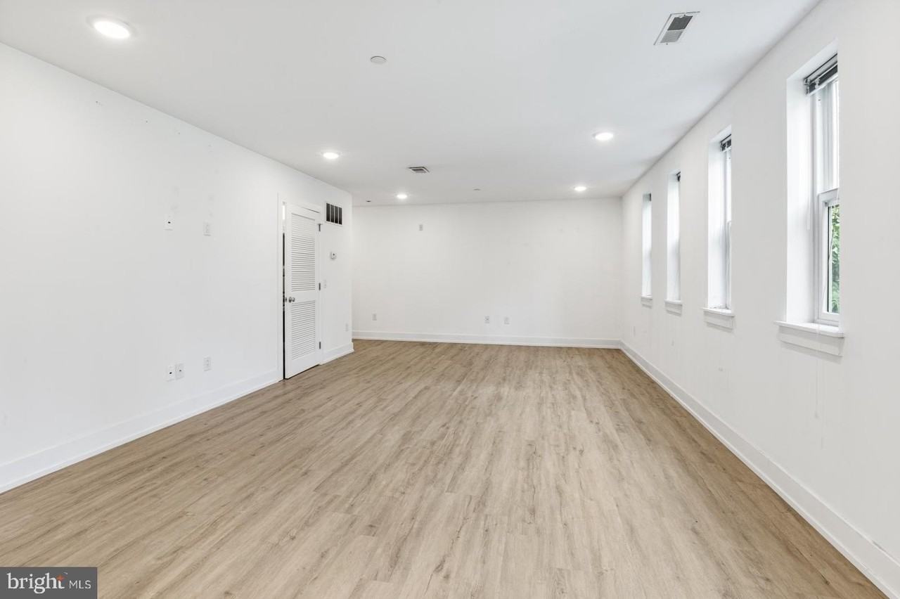 1335 N Marston St #402 - Photo 5 of 34