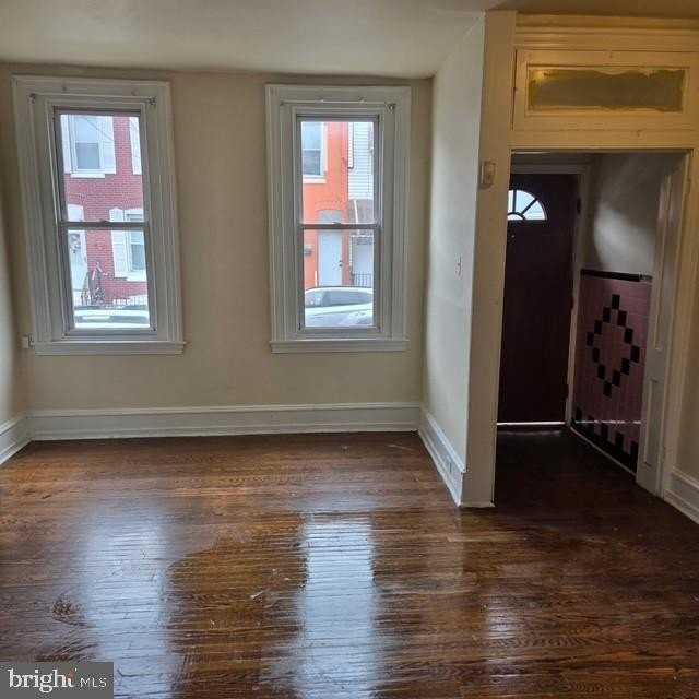3106 Emerald St - Photo 2 of 7