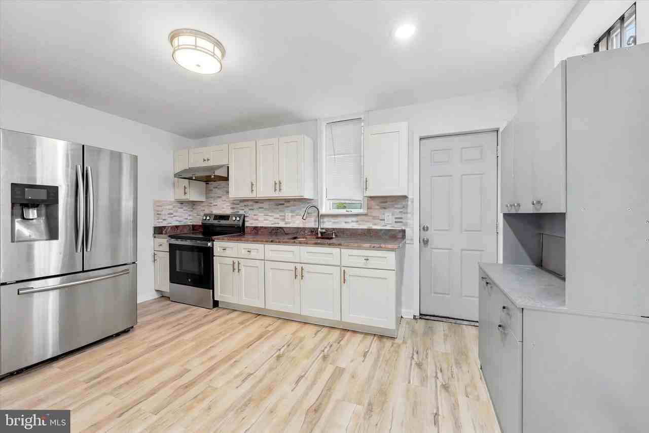 4223 N Hicks St - Photo 3 of 18