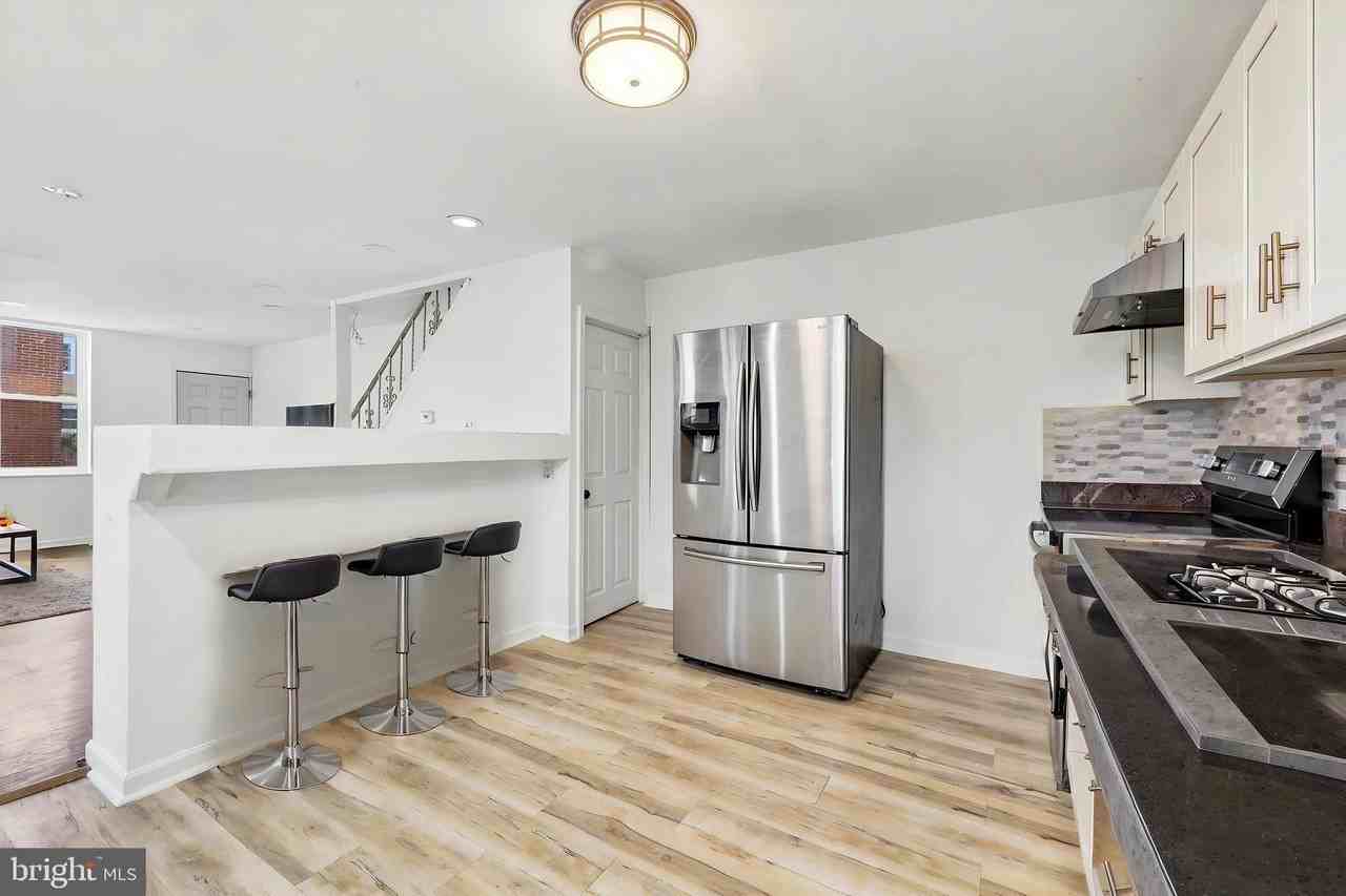 4223 N Hicks St - Photo 4 of 18