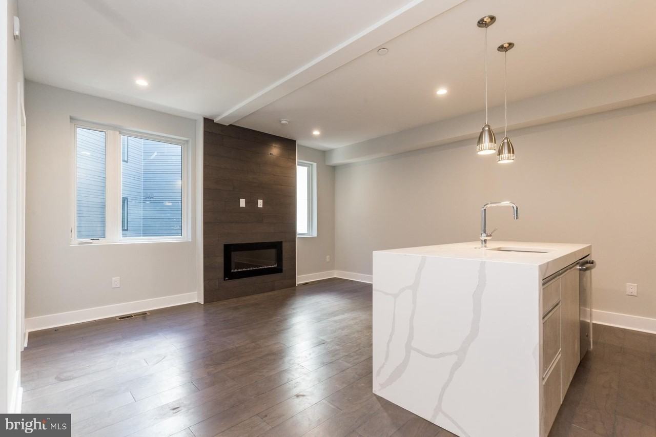 1405 Frankford Ave #307 - Photo 5 of 30