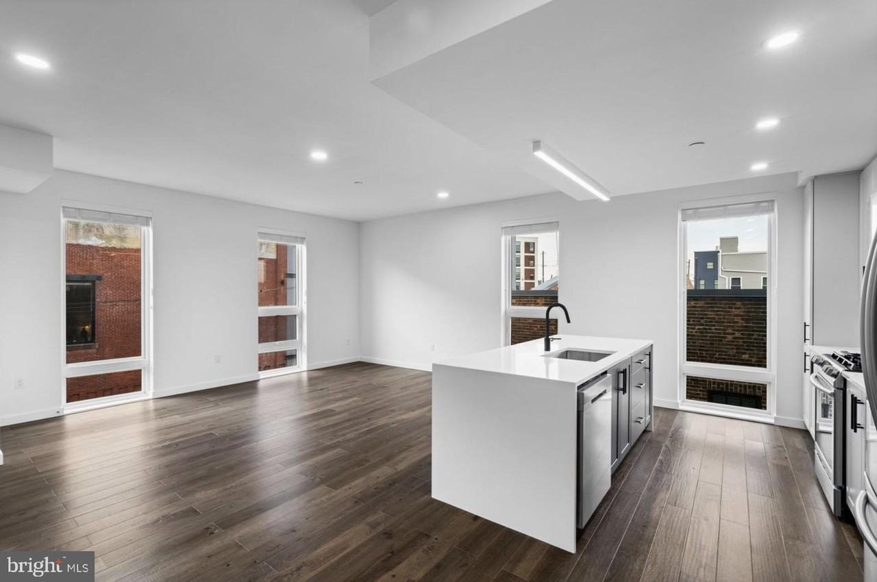 1501 N 31st St #405 - Photo 5 of 24