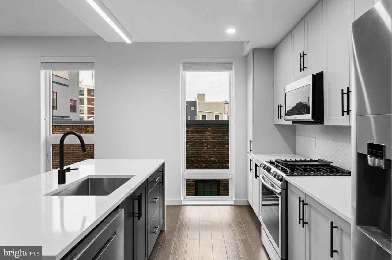 1501 N 31st St #405 - Photo 6 of 24